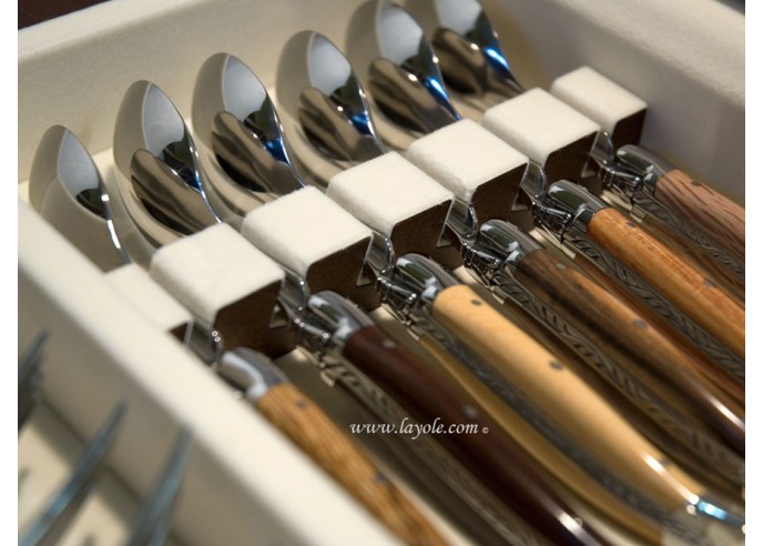 Ménagère prestige, 24 pièces manches en bois divers, avec mitres inox brillant