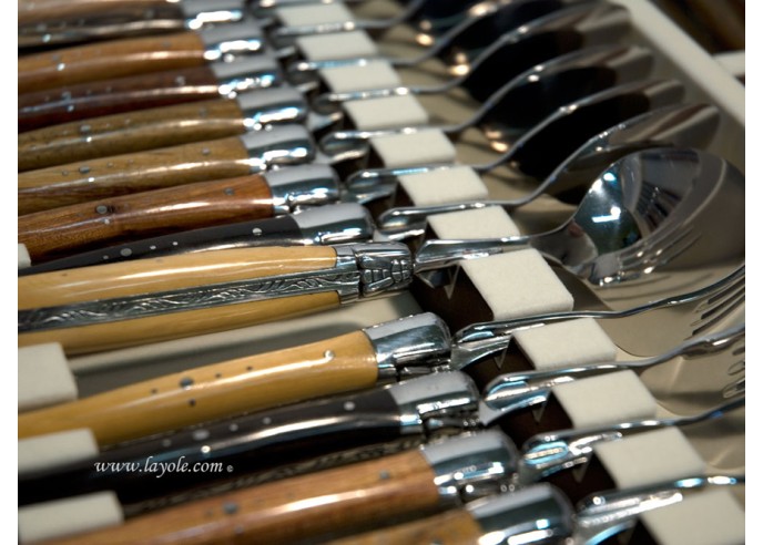 Ménagère prestige, 24 pièces manches en bois divers, avec mitres inox brillant