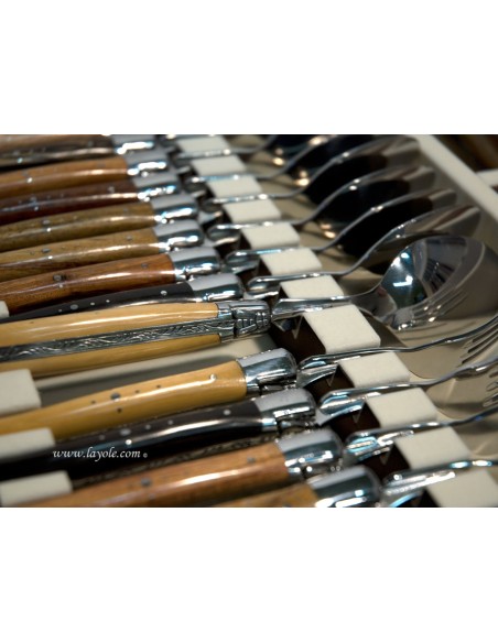 Ménagère prestige, 24 pièces manches en bois divers, avec mitres inox brillant