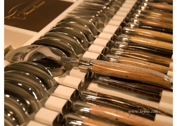 Ménagère prestige, 24 pièces manches en bois divers, avec mitres inox brillant