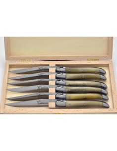 Couteaux de table (couteaux à steak), finition gamme prestige, mitres inox mat, manche pointe de corne (claire)