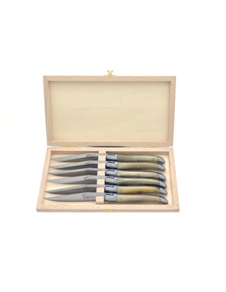 Couteaux de table (couteaux à steak), finition gamme prestige, mitres inox mat, manche pointe de corne (claire)