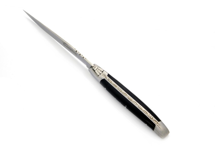 Couteaux de table (couteaux à steak), finition gamme prestige, mitres inox mat, manche pointe de corne (foncée)