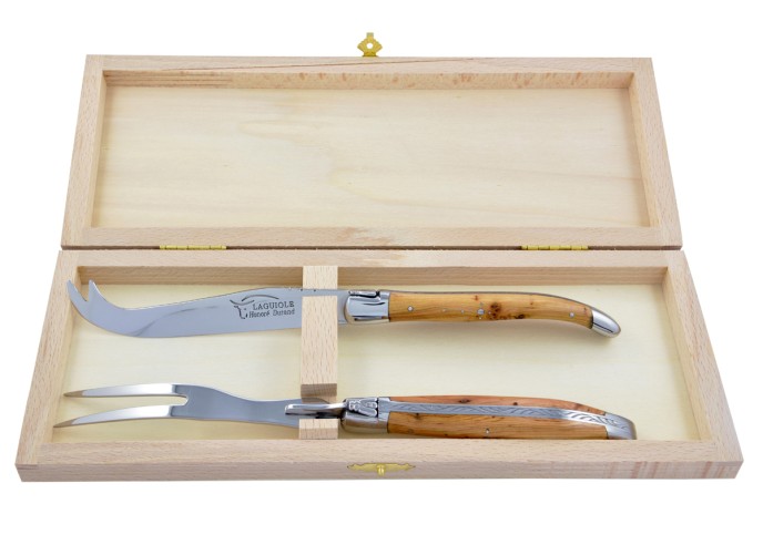 Service à fromage Laguiole. Couteau et fourchette finition brillant, manche galbé en bois