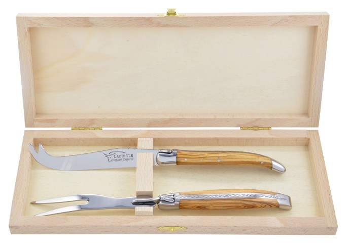 Service à fromage Laguiole. Couteau et fourchette finition brillant, manche galbé en bois