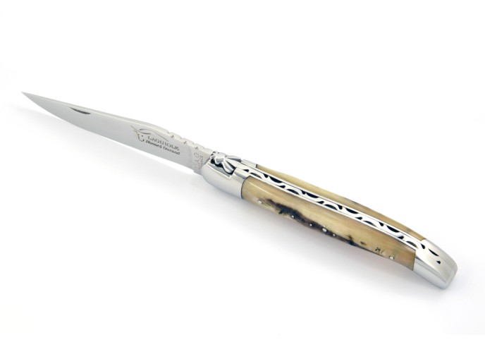 Laguiole pliant, 12 cm, abeille forgée, lame seule, mitres inox brillant, manche en corne de bélier (avec croûte)