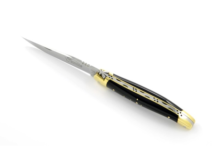 Laguiole pliant, 11 cm, abeille forgée, lame seule, mitres laiton, manche en pointe de corne (foncée)