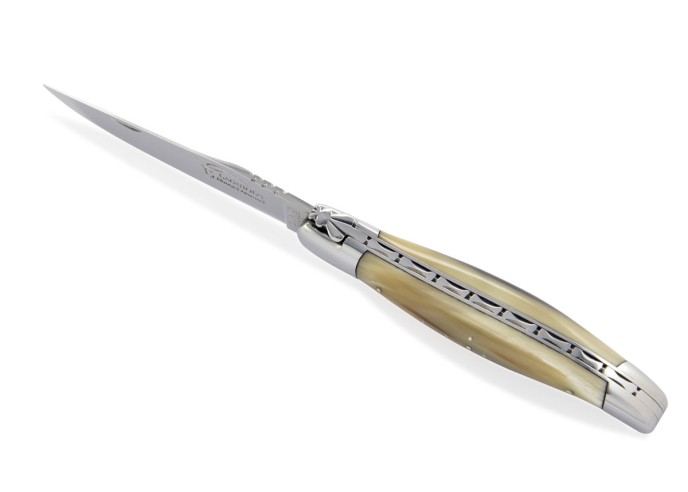 Laguiole pliant, 12 cm, abeille forgée, mitres inox brillant, manche super galbé en pointe de corne claire