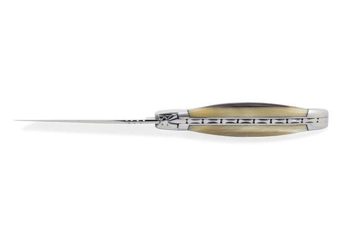 Laguiole pliant, 12 cm, abeille forgée, mitres inox brillant, manche super galbé en pointe de corne claire