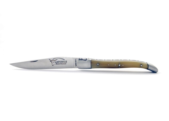 Laguiole pliant, 10 cm, abeille forgée, lame seule, mitres inox mat, manche en pointe de corne (claire)