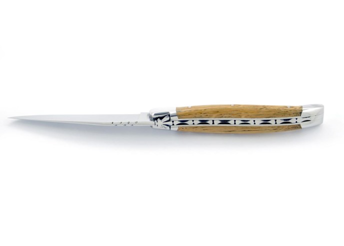 Laguiole pliant, 10 cm, abeille forgée, lame seule, mitres inox brillant, manche en chêne de barrique