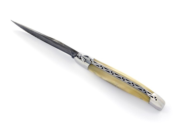 Laguiole pliant, 12 cm, acier Damas, abeille forgée, mitres inox brillant, manche en pointe de corne