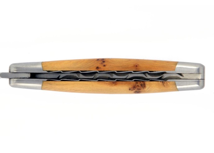 Laguiole pliant, 10 cm, abeille forgée, lame seule, ciselé dessus dessous, mitres inox mat, manche en genévrier cade