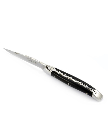 Laguiole pliant, 11 cm, lame seule, ciselé dessus dessous, mitres inox brillant, manche en pointe de corne (foncée)