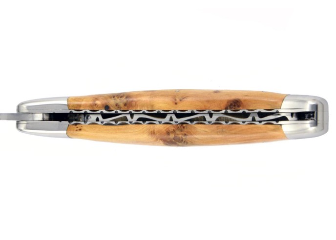 Laguiole pliant, 12 cm, abeille forgée, lame seule, ciselé dessus dessous, mitres inox brillant, manche genévrier-cade