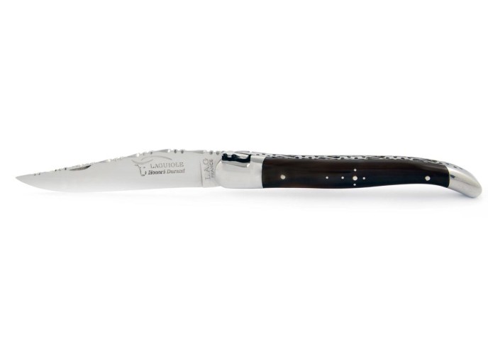 Laguiole pliant, 12 cm, lame seule, ciselé dessus dessous, mitres inox brillant, manche en pointe de corne (foncée)
