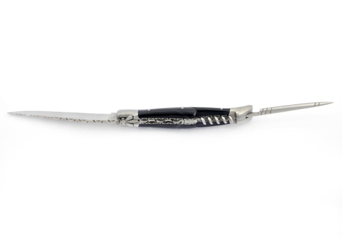 Laguiole pliant 12 cm,  lame & tire-bouchon & poinçon, ciselé dessus dessous, mitres inox mat, manche pointe de corne