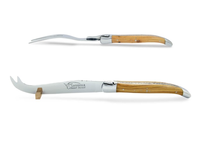 Service à fromage Laguiole. Couteau et fourchette finition inox brillant, manches galbés en bois d'olivier