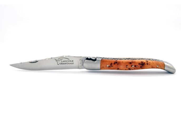 Laguiole pliant 12 cm, abeille forgée, doubles platines avec dos de lame entier ciselé, mitres inox mat, manche genévrier cade