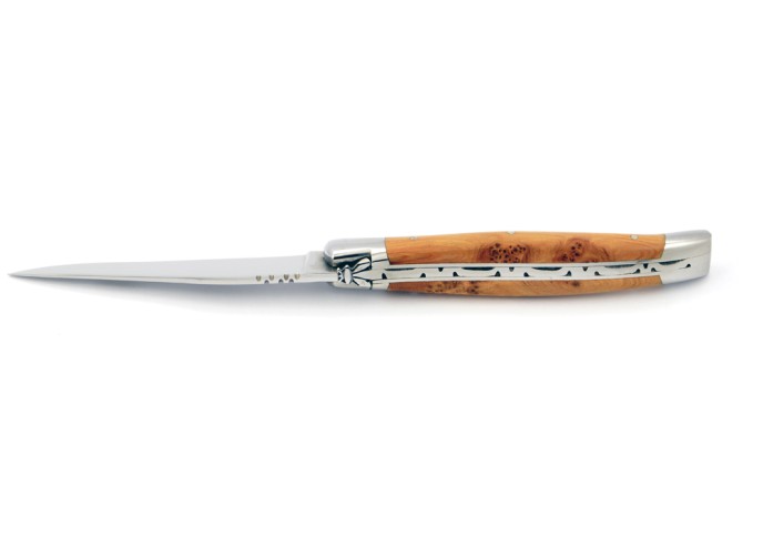 Laguiole pliant, 11 cm, abeille forgée, lame seule, mitres inox brillant, manche en genévrier-cade