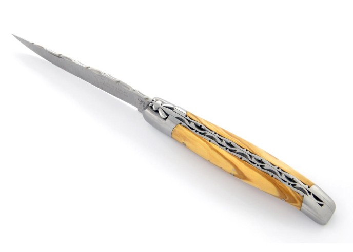Laguiole pliant 12 cm, abeille forgée, doubles platines avec dos de lame entier ciselé, mitres inox mat, manche olivier