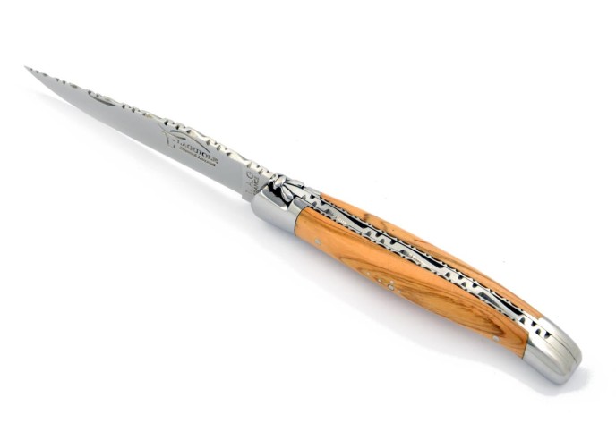 Laguiole pliant 11 cm, abeille forgée, lame seule, ciselé dessus-dessous, mitres inox brillant, manche olivier