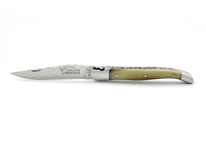 Laguiole pliant 12 cm, abeille forgée, doubles platines avec dos de lame entier ciselé, mitres inox mat, manche pointe de corne