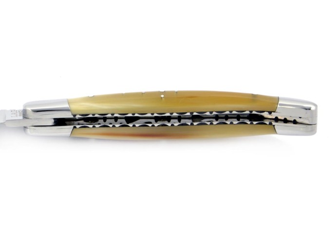 Laguiole pliant 11 cm, abeille forgée, lame seule, ciselé dessus-dessous, mitres inox brillant, manche pointe de corne (claire)
