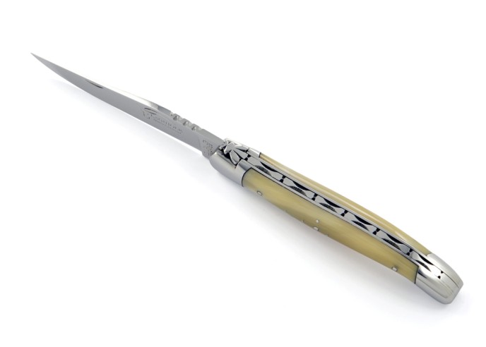 Laguiole pliant, 11 cm, manche en pointe de corne (claire), abeille forgée, lame seule