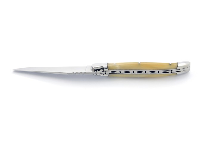 Laguiole pliant, 11 cm, manche en pointe de corne (claire), abeille forgée, lame seule