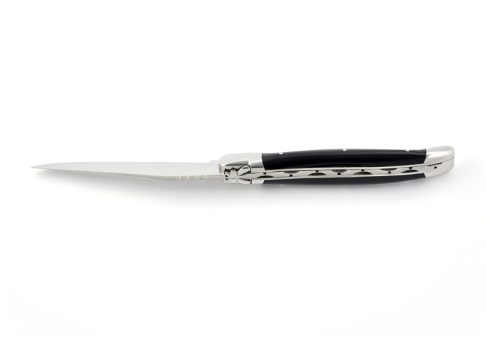 Laguiole pliant, 12 cm, abeille forgée, lame seule, mitres inox brillant, manche en pointe de corne (foncée)