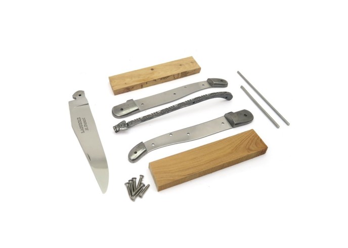 Laguiole self-assembly 12 cm, welded bee, stainless steel 12c27 blade, juniper handle with shiny bolsters