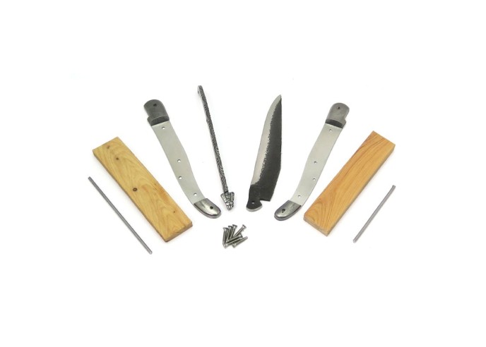 Laguiole en kit 12 cm, lame brut de forge, mitres inox, manche genévrier-cade