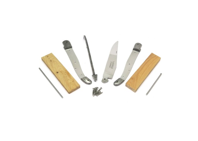 Laguiole en kit 12 cm, abeille soudée, lame seule inox 12c27, mitres inox, manche genévrier-cade