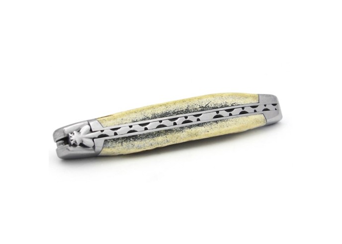 Laguiole pliant, 11 cm, acier Damas, abeille forgée, mitres inox brillant, manche bois de cerf