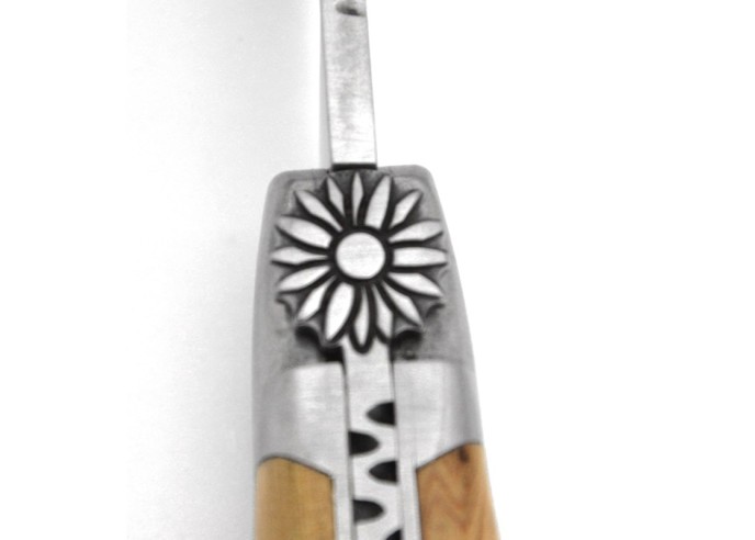 Laguiole 12 cm, motif fleur, manche en olivier finition inox mat