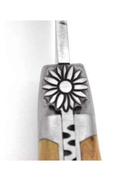 Laguiole 12 cm, motif fleur, manche en olivier finition inox mat