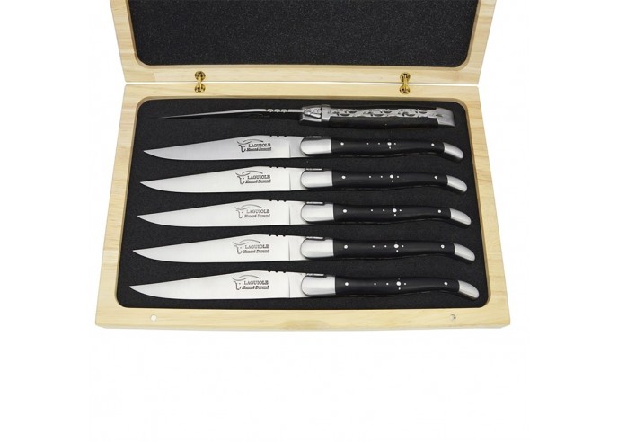 Laguiole steak knives, chiseled double plates, matt stainless steel bolsters. Wide dark horn tip handles