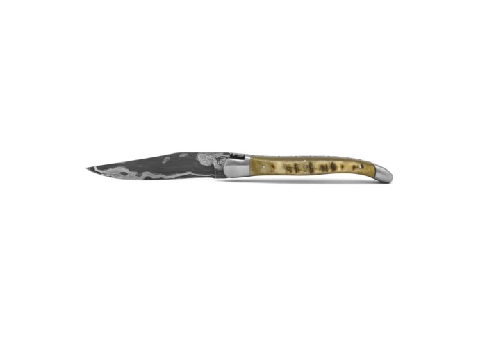 Laguiole pliant, 11 cm, acier Damas, abeille forgée, mitres inox mat, manche en corne de bélier (avec croûte)