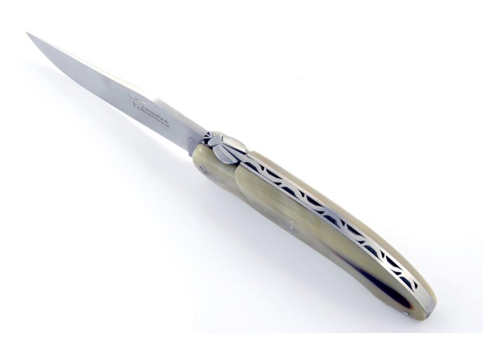 Laguiole Pliant de Chasse, 13.5 cm, plein manche, pointe de corne (claire)