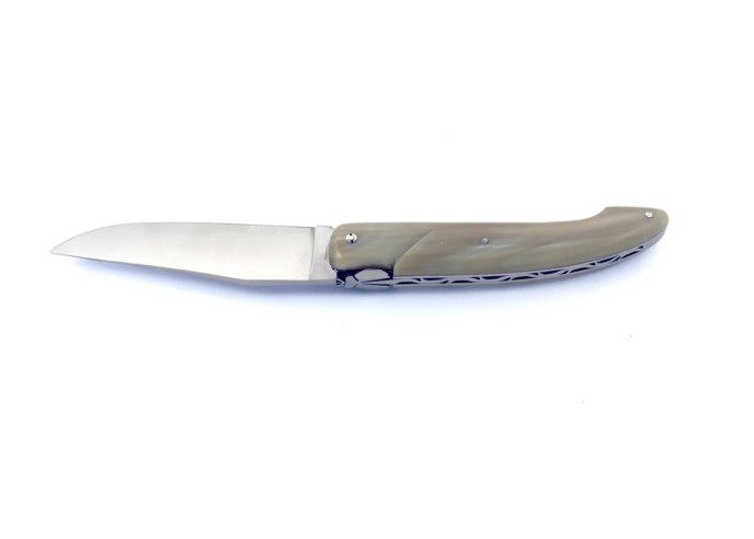 Laguiole Pliant de Chasse, 13.5 cm, plein manche, pointe de corne (claire)