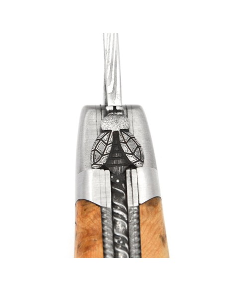 Laguiole pocket knife, 12 cm, bee and spring chiseled with file, Damascus steel blade, juniper wood handle