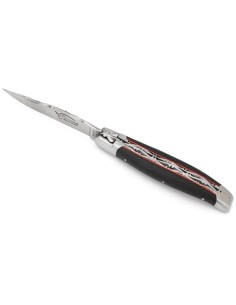 Laguiole pliant 12 cm, doubles platines avec dos de lame entier ciselé,manche fibre de carbone et intercalaire rouge