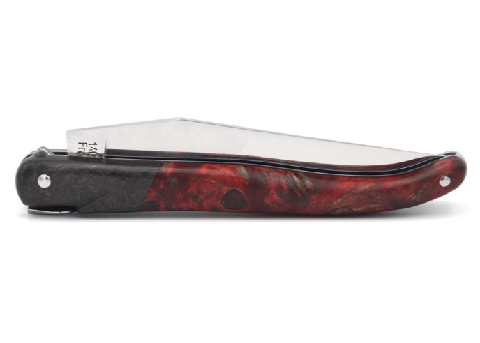 Laguiole pliant 12 cm, abeille forgée lisse, fausse mitre en fibre de carbone, manche en loupe de peuplier rouge
