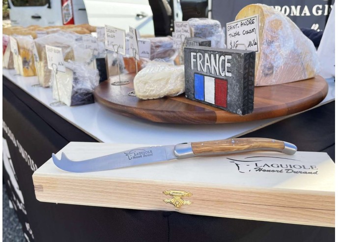 Couteau à fromage avec mitres inox mat et manche bois d'olivier