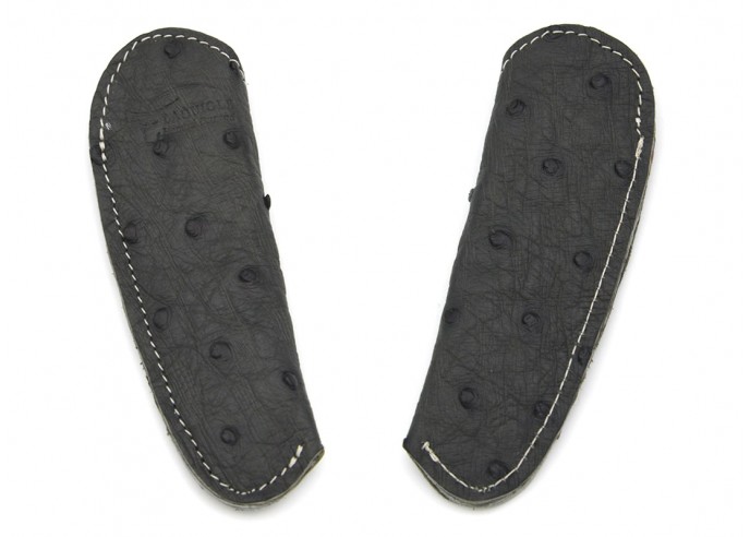 Taschenetuis aus Straußenleder mit eingraviertem Firmenzeichen - Grau