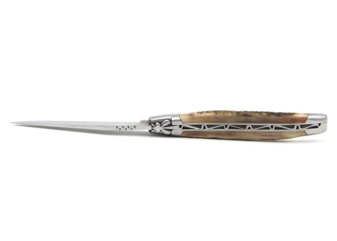 Laguiole pliant 12 cm, abeille forgée, lame seule avec finition mat, manche en corne de bélier (avec croûte)