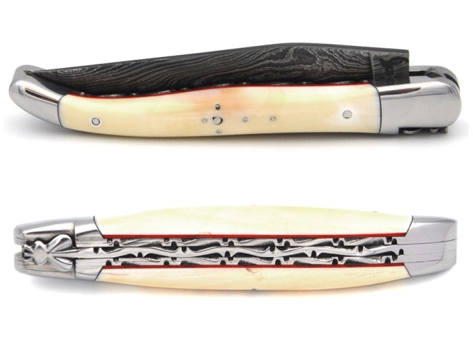 Laguiole pliant 12 cm, lame damas, doubles-platines, manche en dent de phacochère & intercalaire rouge
