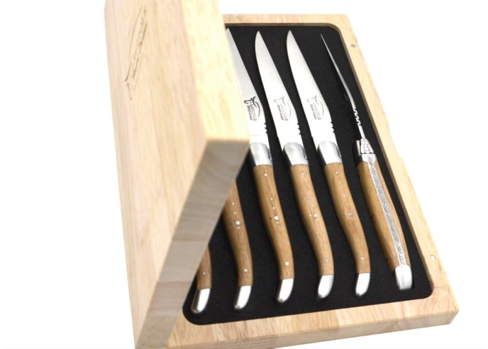 Laguiole Steakmesser, breiterer Griff aus Fasseiche, Heftbacken aus mattem Edelstahl