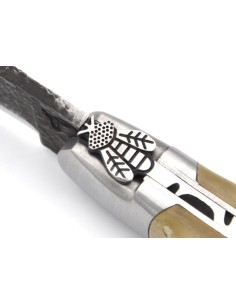 Laguiole pliant 12 cm, abeille fraisée n°1, lame brut de forge, manche en corne de bélier, finition inox mat 2